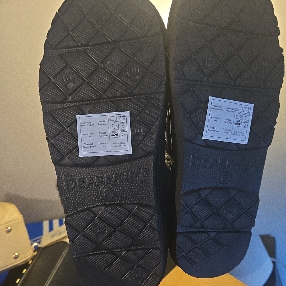 BearPaw Black Cozy Slippers Size 8 WOMENS Brand New - Picture 4 of 7
